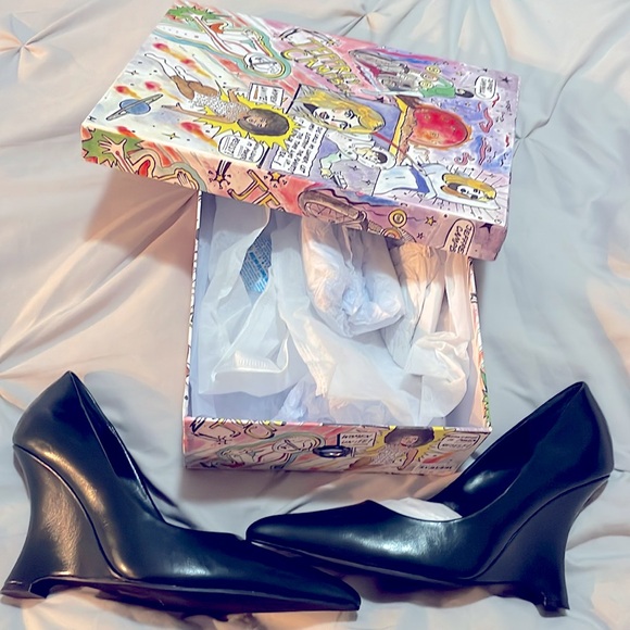 BRAND NEW IN BOX Anthropology heels, brand new w/box & tags. 7.5 dark green - Picture 1 of 8